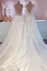 Glamorous Long A-Line Open Back Tulle Appliques Lace Wedding Dress