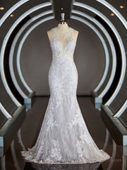 Sheath/Column Scoop Court Train Lace Wedding Dresses with Appliques Lace