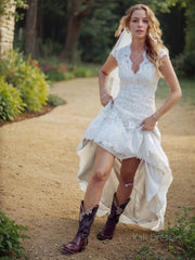 Sheath/Column V-neck Court Train Lace Wedding Dresses With Appliques Lace